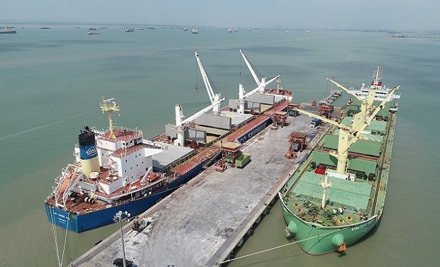 Pelabuhan Terintegrasi di Kawasan Industri Jawa Timur JIIPE Pangkas Biaya Logistik Hingga 20%