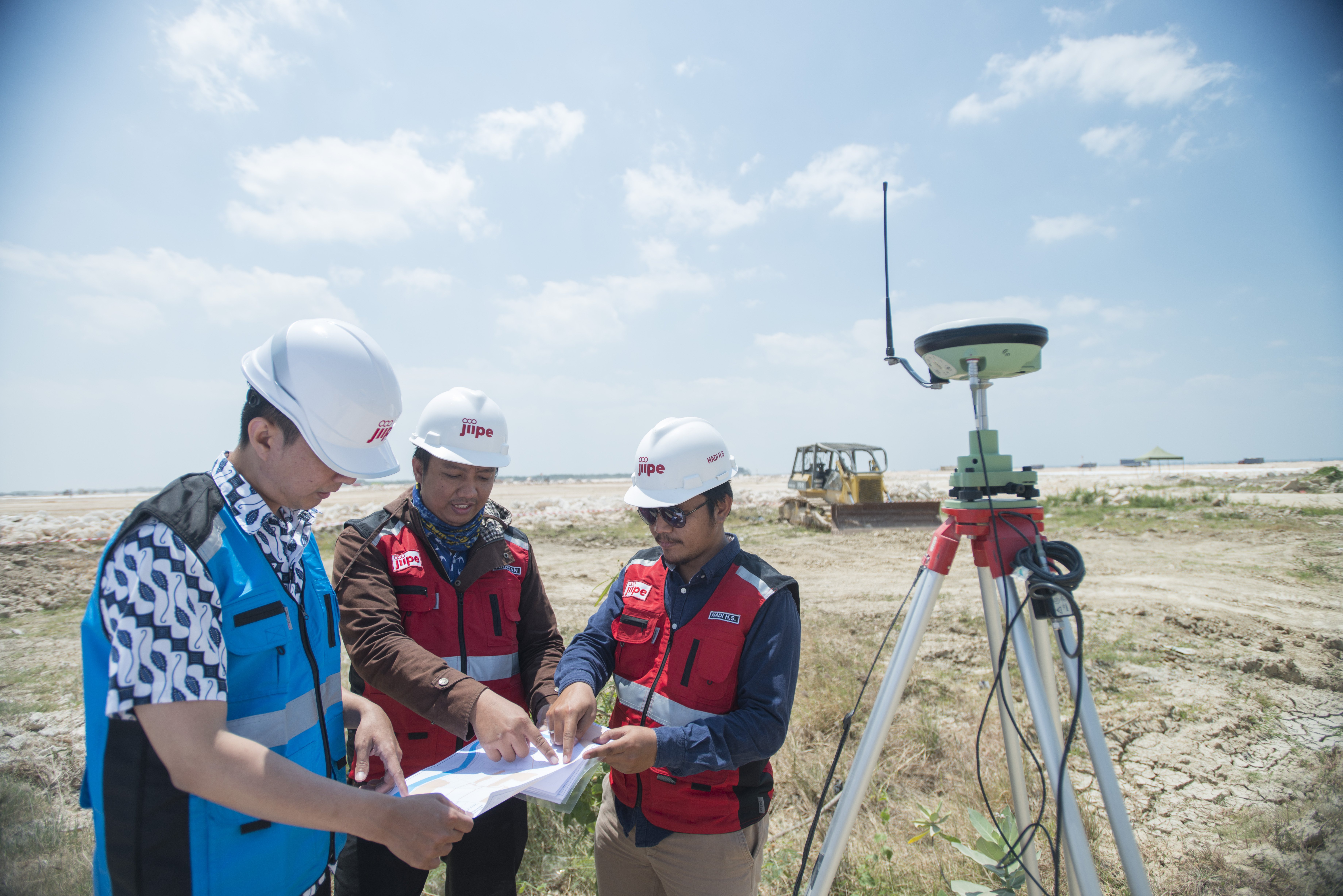 ​GresikはJIIPE（Gresikの工業団地）のおかげで国際規模の工業都市になりました